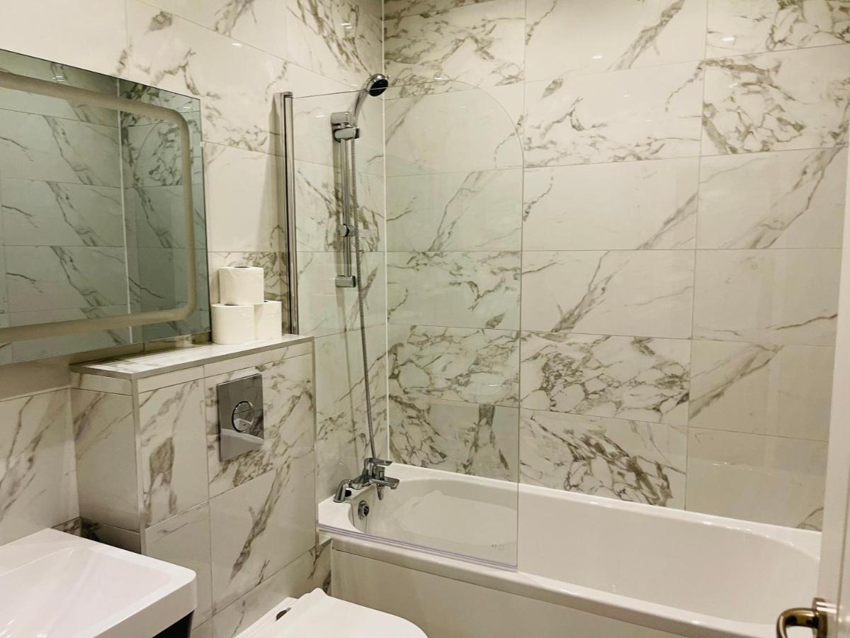 Salt Hill Windsor Legoland Eton Heathrow Luxury 2 Bed 1 Bath Free Parking Apartment Slough Exterior foto