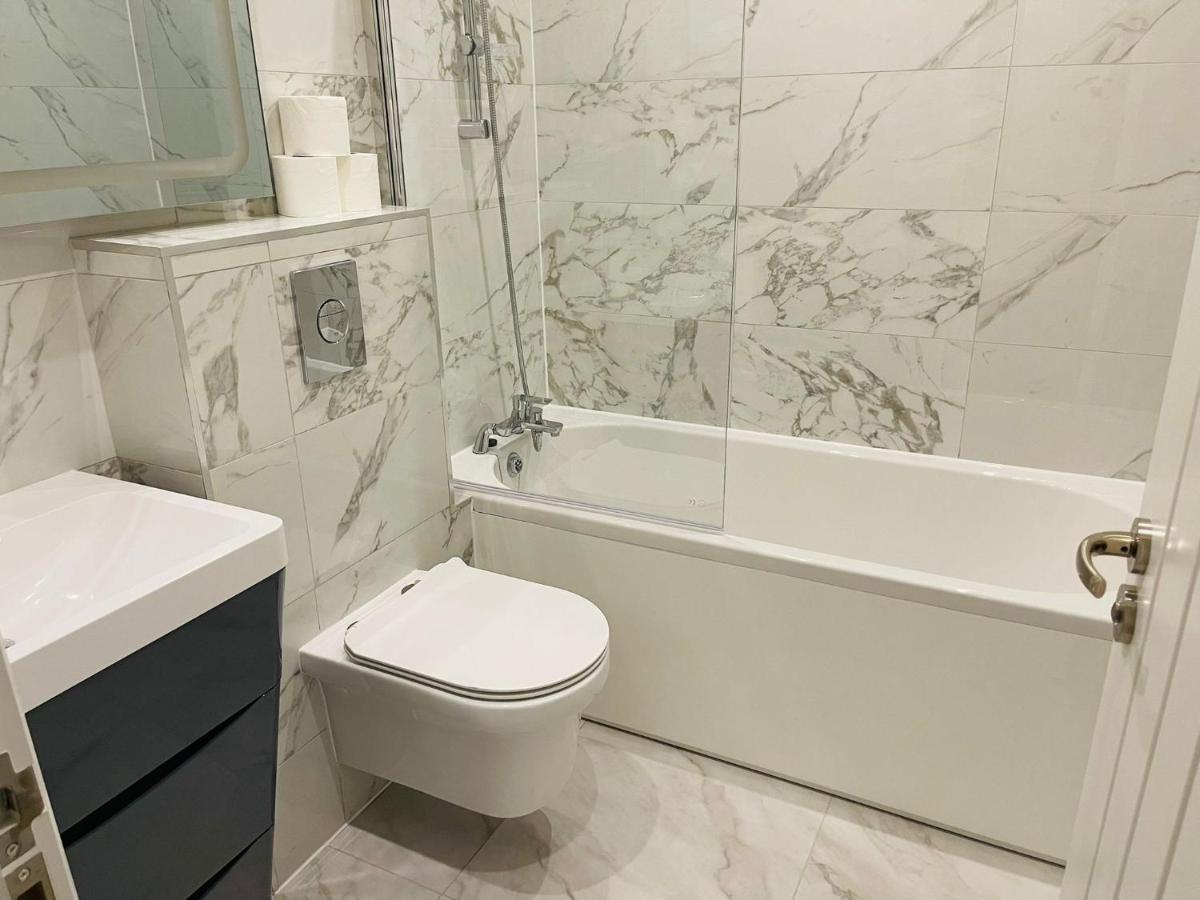 Salt Hill Windsor Legoland Eton Heathrow Luxury 2 Bed 1 Bath Free Parking Apartment Slough Exterior foto